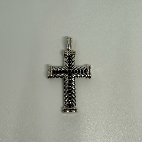 David Yurman Chevron cross pendent with paved black diamonds - Picture 3 of 5